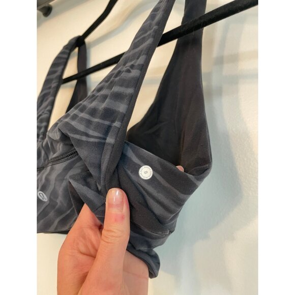 Lululemon Align Reversible Bra Size 8 Light Support A/B Cups Black Tiger Stripe - Picture 5 of 9